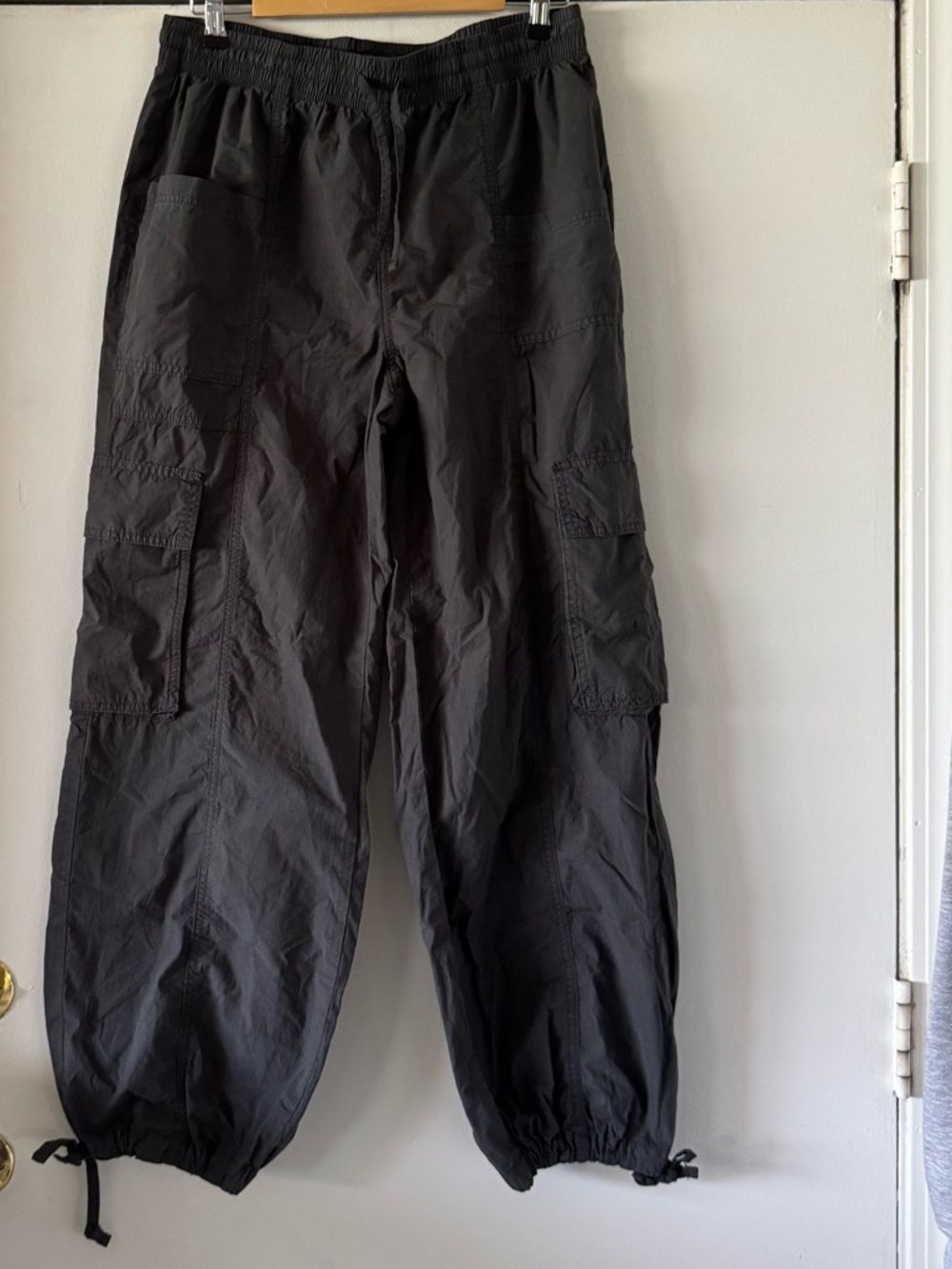 Aerie High-Waisted ‘Go-for-It” Baggy Cargo Pants in Smoked Grey Size M - Picture 5 of 7